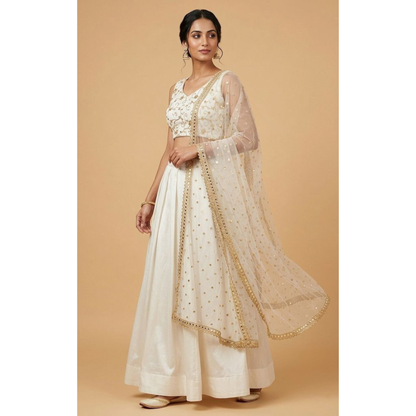 Woman wearing a white traditional outfit with gold details on a beige background